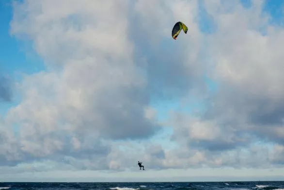 Kiteboarding – jump