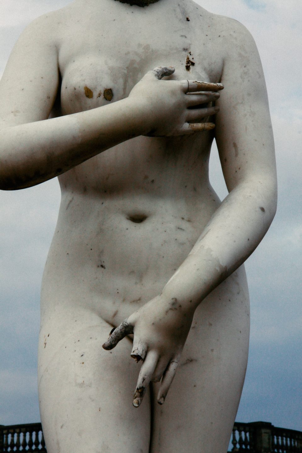 Naked broken sculpture