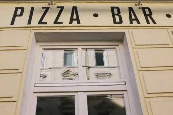 Pizza Bar sign