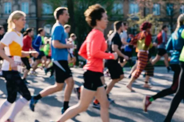marathon runners blurred
