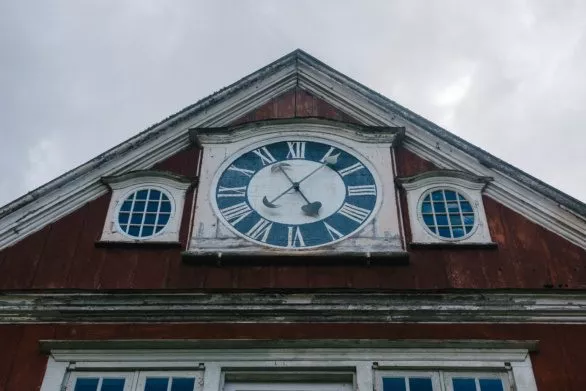 clock on the old manor