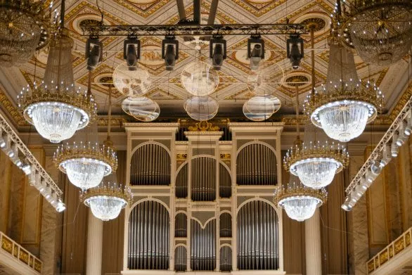 The ceiling and organ of the concert hall