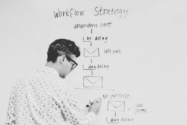 man draws a plan of marketing email strategy