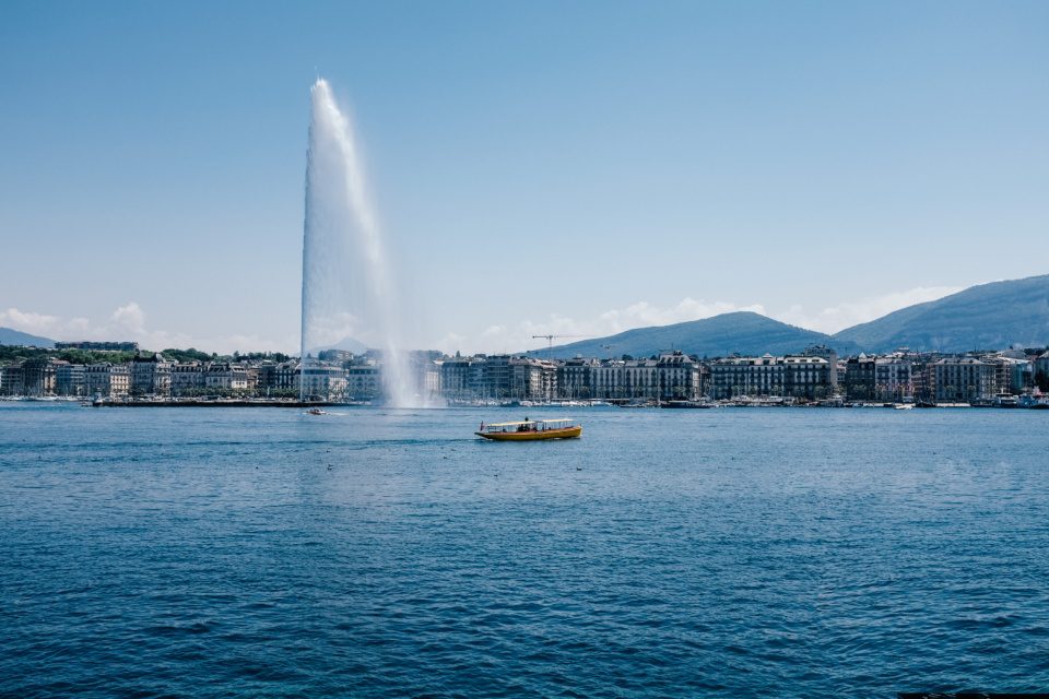Fountain in Geneva over the lake