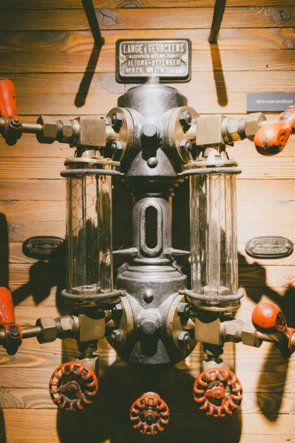 Antique diving apparatus