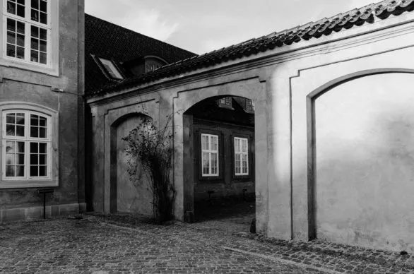 Courtyard in Coppenhagen, Denmark in black and white