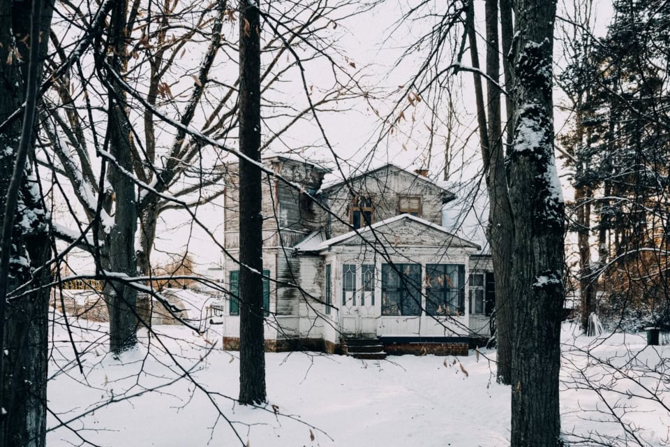 Cozy Old Jūrmala Cottage in Winter Snow